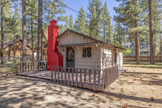 Detail Gallery Image 1 of 25 For 928 W Rainbow Bld, Big Bear City,  CA 92314 - 2 Beds | 1 Baths