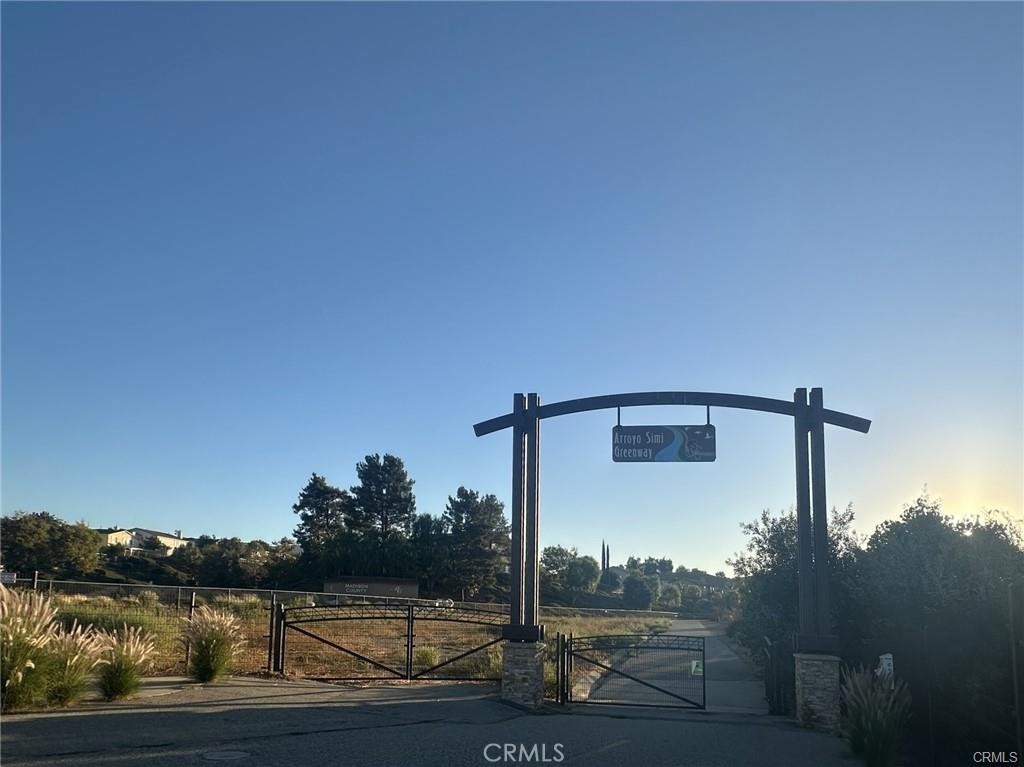 https://media.crmls.org/medias/0a9970a6-10b5-4717-b7cb-4d111bab1606.jpg?preset=X-Large
