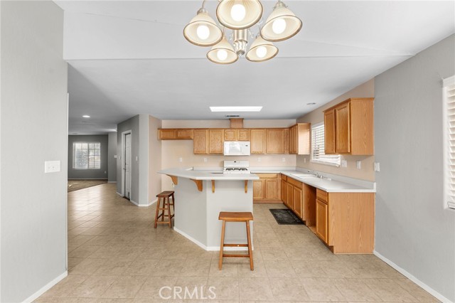 Detail Gallery Image 8 of 25 For 3817 Harris Rd, Bakersfield,  CA 93313 - 4 Beds | 2 Baths