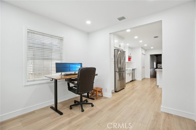 3686 Palo Verde Avenue, Long Beach CA: https://media.crmls.org/medias/0a9a6440-35da-4d85-a404-816c7b1aa739.jpg