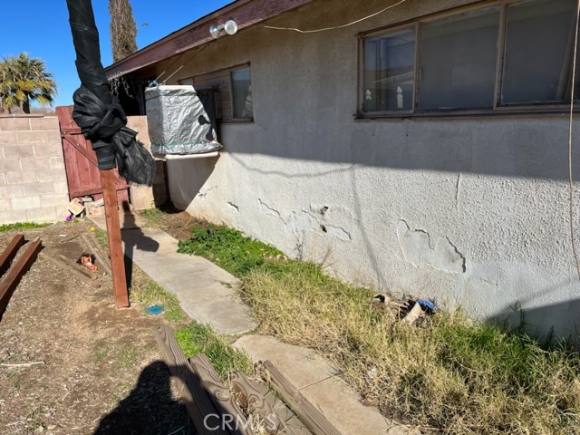 Detail Gallery Image 9 of 12 For 15025 Redondo Dr, Victorville,  CA 92395 - 4 Beds | 2 Baths