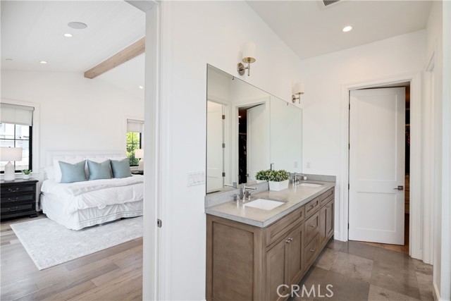 2001 Oak Avenue, Manhattan Beach, California 90266, 5 Bedrooms Bedrooms, ,5 BathroomsBathrooms,Residential,For Sale,Oak,SB25183354