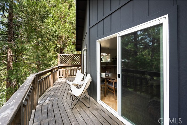 26287 Lake Forest Drive, Twin Peaks CA: https://media.crmls.org/medias/0a9b68ae-1127-4ea8-8676-3a2612d4c9e0.jpg