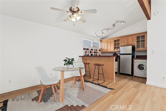 1870 N Arroyo Boulevard, Pasadena CA: https://media.crmls.org/medias/0a9b6911-e84c-404f-b6ed-2841beed324f.jpg
