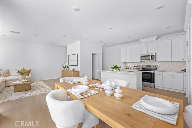 Detail Gallery Image 9 of 23 For 9423 1/2 N Sepulveda Blvd. #3,  North Hills,  CA 91343 - 2 Beds | 2/1 Baths