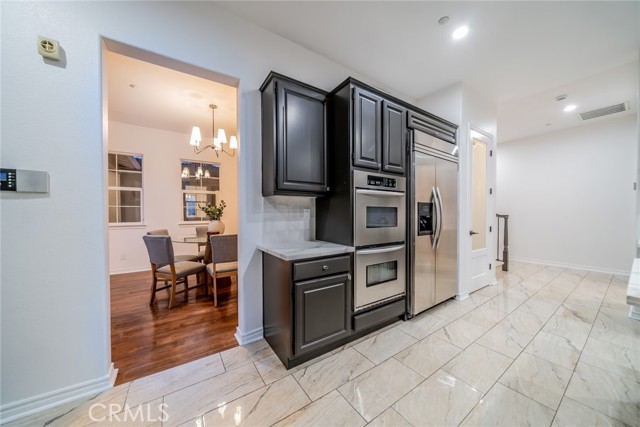 Image 13 of 49 For 581 La Salle Street
