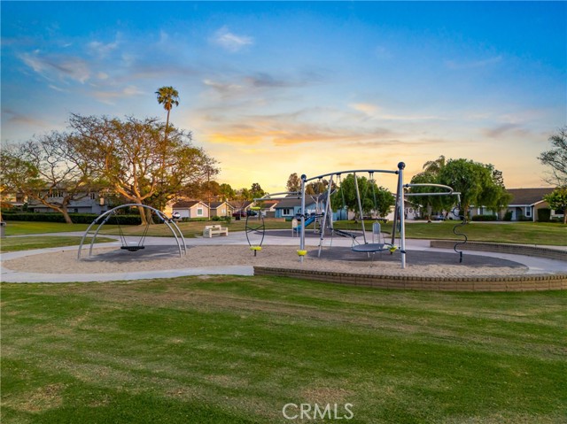 Detail Gallery Image 40 of 42 For 9662 Woodlawn Dr, Huntington Beach,  CA 92646 - 3 Beds | 2 Baths