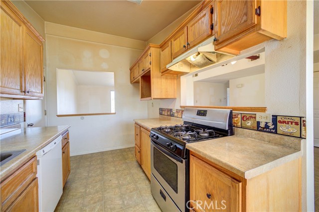 Detail Gallery Image 12 of 37 For 1055 via Esmeralda, Santa Maria,  CA 93455 - 3 Beds | 2 Baths