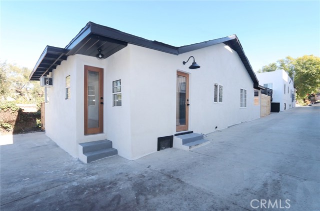 Image 56 of 71 For 1361 Armadale Avenue