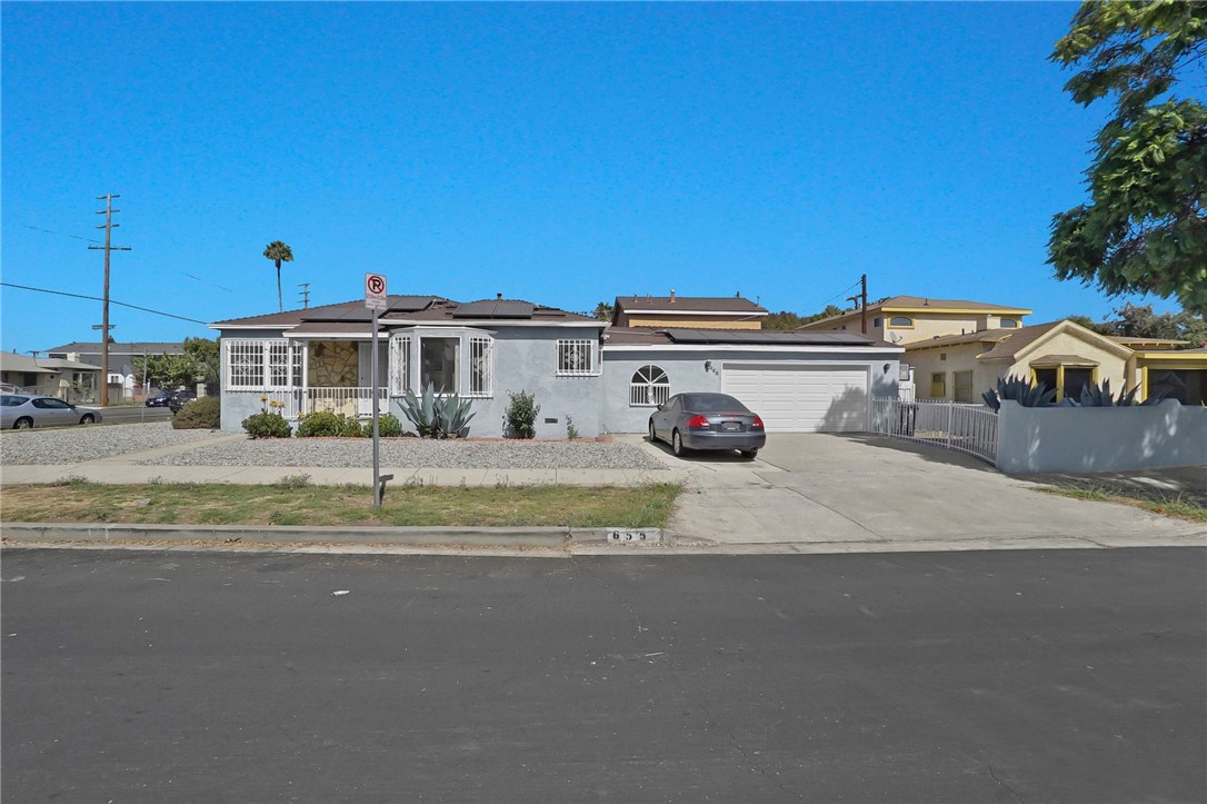 Detail Gallery Image 1 of 39 For 655 W 106th St, Los Angeles,  CA 90044 - 3 Beds | 2 Baths