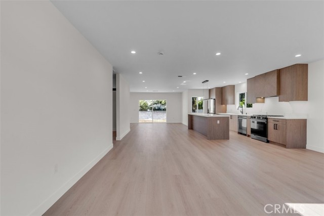 11240 Lull Street, Sun Valley CA: https://media.crmls.org/medias/0a9f0aca-1641-4363-bef5-638d04b60a39.jpg