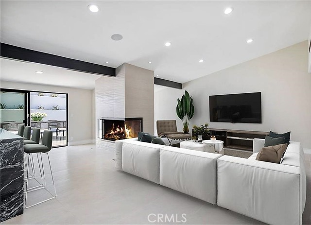 Detail Gallery Image 2 of 18 For 10452 Le Conte, Los Angeles,  CA 90024 - 3 Beds | 5 Baths