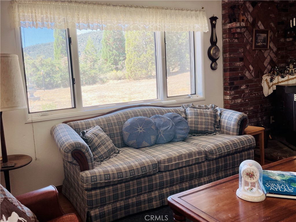 https://media.crmls.org/medias/0a9f43e1-347b-4a34-ab6a-84fb7c63f9b2.jpg?preset=X-Large