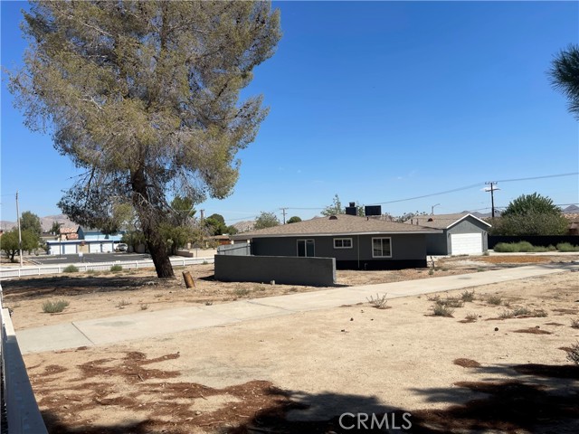 14877 Rodeo Drive, Victorville CA: https://media.crmls.org/medias/0a9f60cd-7fdb-410a-8c75-cbf31f1ecc3a.jpg