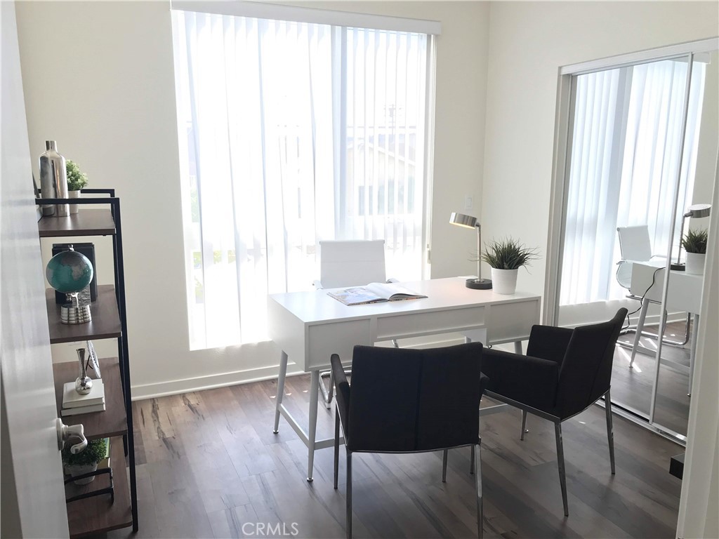 MLS #OC25280729 image #10