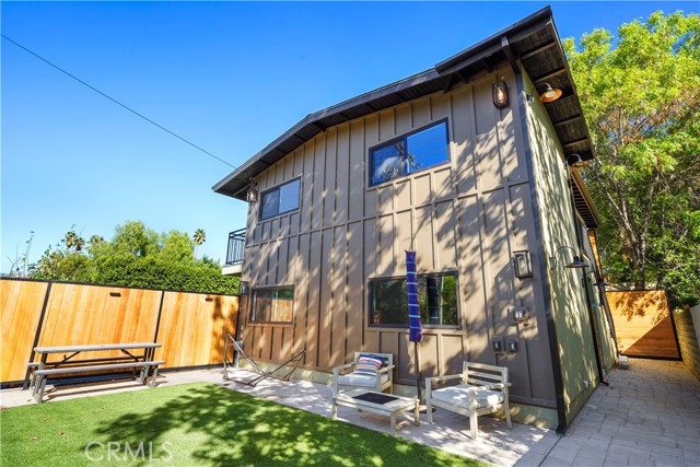 Detail Gallery Image 2 of 32 For 10028 Shoup, Chatsworth,  CA 91311 - 2 Beds | 2 Baths