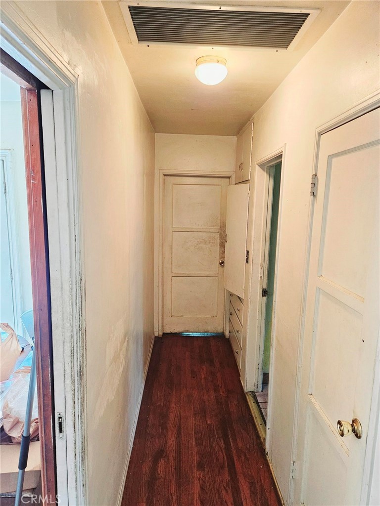 https://media.crmls.org/medias/0aa0a5b5-bb6d-47ba-be28-0cbd929027fd.jpg?preset=X-Large