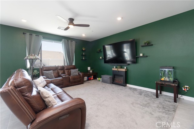 561 Yukon Rd, Rialto, CA 92377 photo 6
