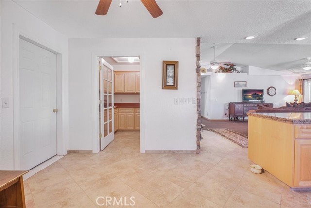 61975 La Brisa Drive, Joshua Tree CA: https://media.crmls.org/medias/0aa16cfb-8138-44c6-ae0b-614d7249259b.jpg