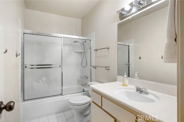 Detail Gallery Image 20 of 38 For 9555 via Venezia, Burbank,  CA 91504 - 3 Beds | 3 Baths