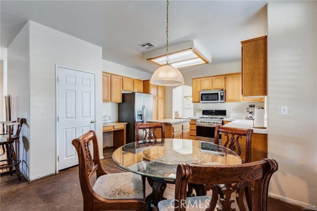8961 Newcastle Avenue, Hesperia CA: https://media.crmls.org/medias/0aa27f35-c6bb-40b1-b715-f1937dfbf457.jpg