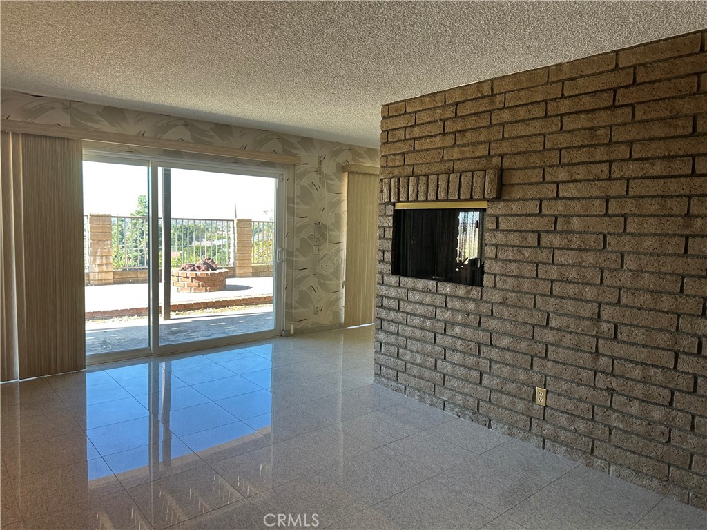 https://media.crmls.org/medias/0aa3494c-42a7-4fec-a26c-8b6bb925cbf9.jpg?preset=X-Large