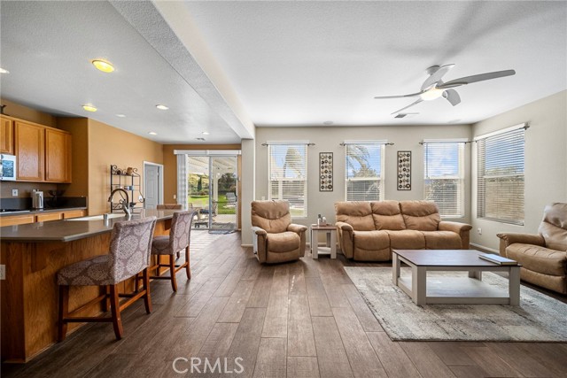 Detail Gallery Image 12 of 45 For 28246 Deer Ct, Canyon Country,  CA 91351 - 4 Beds | 2/1 Baths