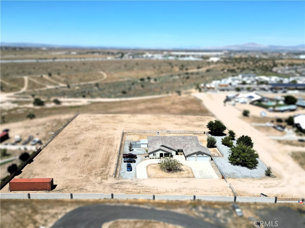 https://media.crmls.org/medias/0aa42934-669a-4c2c-a371-0c82b87245d8.jpg?preset=X-Large