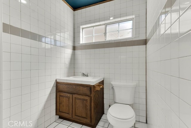 Detail Gallery Image 8 of 26 For 22319 Park St, Newhall,  CA 91321 - 3 Beds | 1/1 Baths