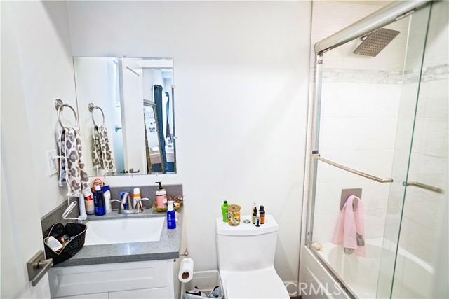 Detail Gallery Image 19 of 29 For 803 N Kingsley Dr, Los Angeles,  CA 90029 - – Beds | – Baths