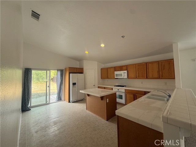 Detail Gallery Image 9 of 33 For 1230 Tourmaline Ave, Mentone,  CA 92359 - 3 Beds | 2 Baths