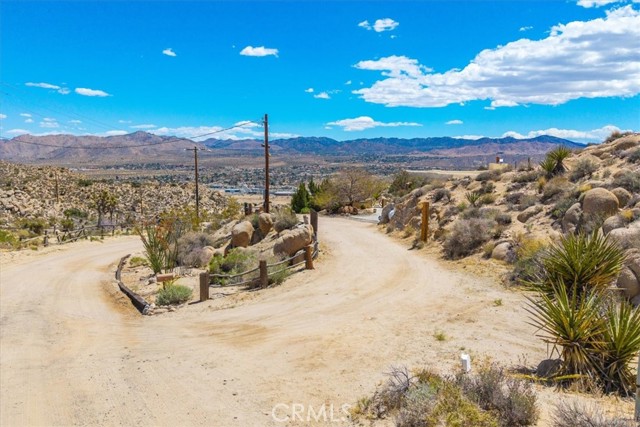 57710 Bandera Road, Yucca Valley CA: https://media.crmls.org/medias/0aa52e8c-47a6-41d3-8a74-e2f648d46284.jpg