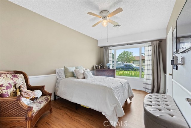 945 W Bonnie Brae Court, Ontario CA: https://media.crmls.org/medias/0aa5c238-7d6a-41f7-8ce6-a503b1f9ce9f.jpg