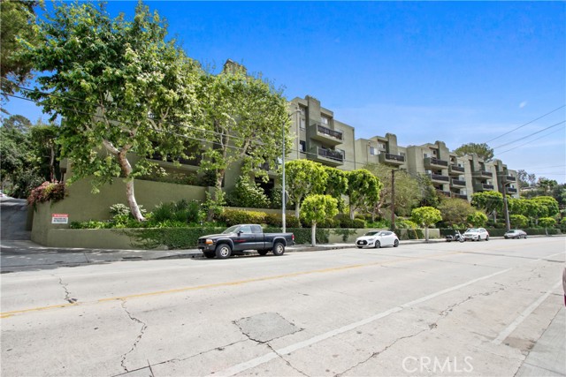 2018 Griffith Park Blvd #106, Los Angeles, CA 90039