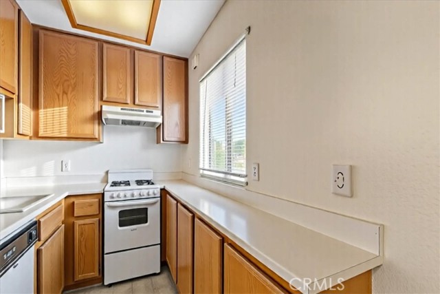 3636 Oak Creek Drive, Ontario CA: https://media.crmls.org/medias/0aa70514-6929-4367-9ff9-4959e103ad74.jpg