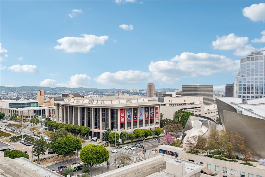 https://media.crmls.org/medias/0aa7053f-d675-4aa0-8bea-087a442114f2.jpg?preset=X-Large