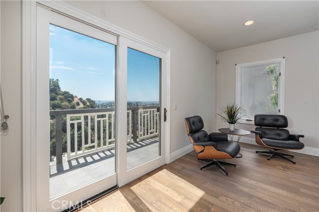 Detail Gallery Image 20 of 42 For 6432 Weidlake Dr, Los Angeles,  CA 90068 - 4 Beds | 3/1 Baths
