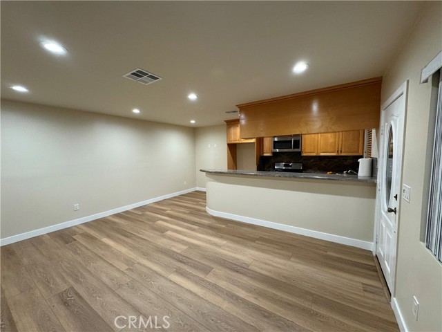 Detail Gallery Image 9 of 9 For 13863 Cohasset St, Van Nuys,  CA 91405 - 2 Beds | 1 Baths