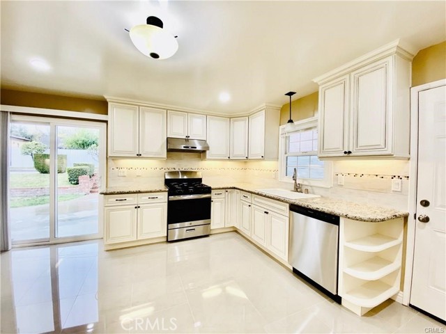 Detail Gallery Image 8 of 13 For 1747 Oakwood Ave, Arcadia,  CA 91006 - 4 Beds | 4 Baths