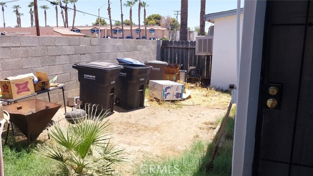 982 E Barnard Street, Blythe CA: https://media.crmls.org/medias/0aaa7360-2c2f-471f-a6a4-f597cd805698.jpg