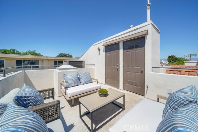 Detail Gallery Image 36 of 40 For 14100 Dickens St #4,  Sherman Oaks,  CA 91423 - 2 Beds | 2/1 Baths
