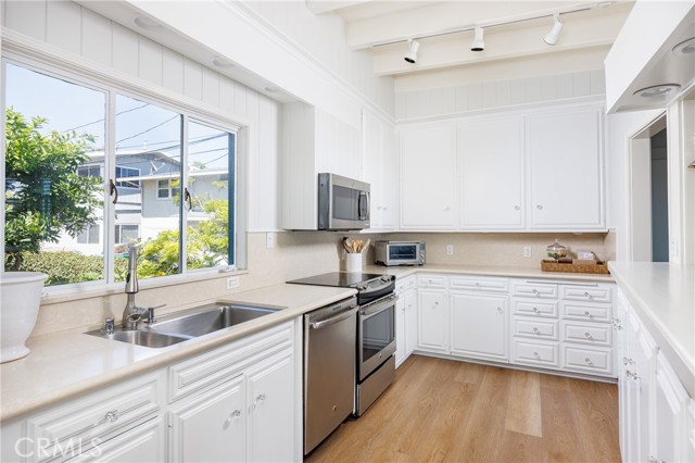 Detail Gallery Image 14 of 24 For 960 Cliff Dr, Laguna Beach,  CA 92651 - 3 Beds | 3 Baths