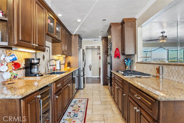 Detail Gallery Image 11 of 48 For 16255 Pacific Cir #204,  Huntington Beach,  CA 92649 - 3 Beds | 3 Baths