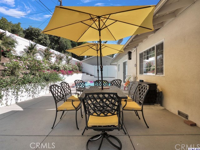 3825 Los Amigos Street, La Crescenta CA: https://media.crmls.org/medias/0aac560c-92b0-484b-8308-121341d62b08.jpg