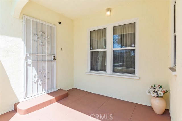 1927 W 82nd, Los Angeles, California 90047, 3 Bedrooms Bedrooms, ,1 BathroomBathrooms,Single Family Residence,For Sale,W 82nd,RS24024058