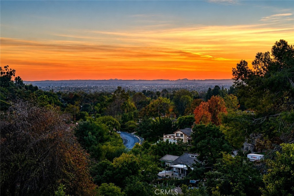 https://media.crmls.org/medias/0aaca7cf-ded1-4688-b984-a894b849cc84.jpg?preset=X-Large