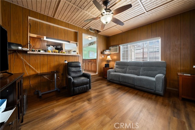 Detail Gallery Image 10 of 29 For 5942 Fidler, Lakewood,  CA 90712 - 4 Beds | 4 Baths