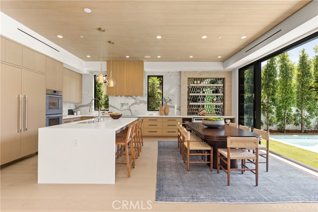 Detail Gallery Image 3 of 38 For 13536 Morrison St, Sherman Oaks,  CA 91423 - 6 Beds | 6/1 Baths