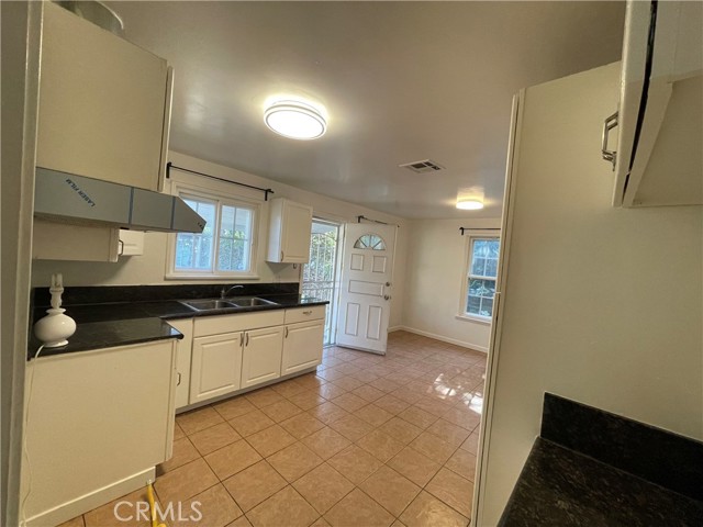 Detail Gallery Image 3 of 12 For 218 E Belmont St, Ontario,  CA 91761 - 3 Beds | 2 Baths