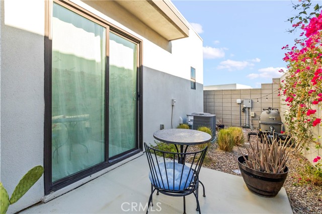 Detail Gallery Image 9 of 35 For 3345 Ambassador Dr, Palm Springs,  CA 92262 - 3 Beds | 2/1 Baths